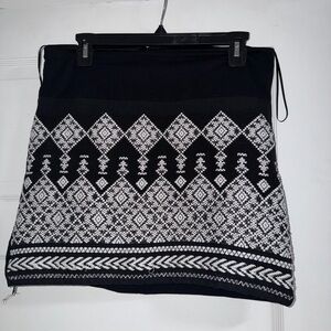 H&M Short Woven Embroidered Straight Skirt